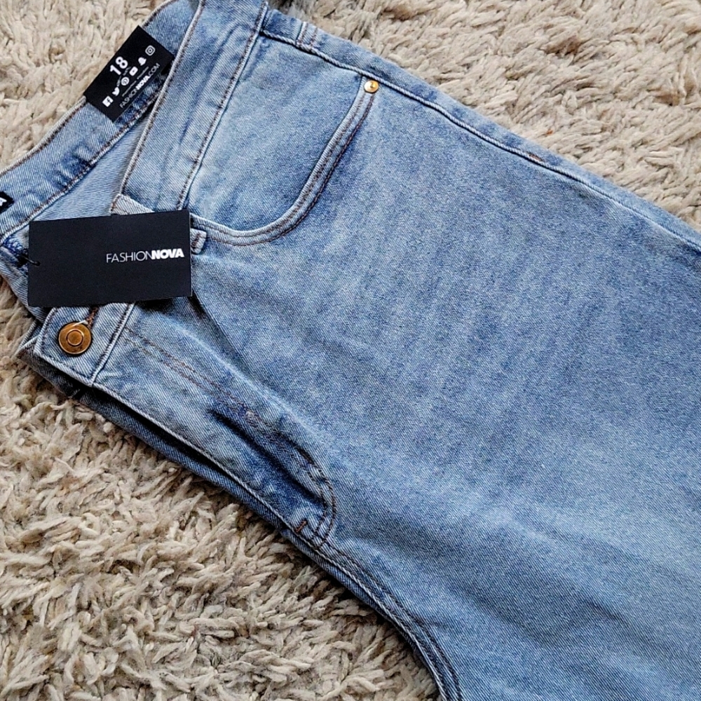 Fashion Nova, size 18, medium blue wash, wide leg jean, high waisted, 5 pocket